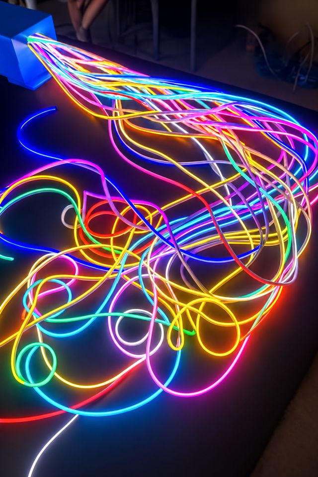 Fios de neon para sala multissensorial