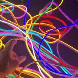 Vídeo: Fios de neon em funcionamento